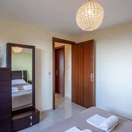 Perfect View Deny With 6 Bedrooms And Heated Pool Hanioti