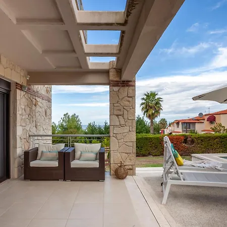 Perfect View Deny With 6 Bedrooms And Heated Pool Hanioti