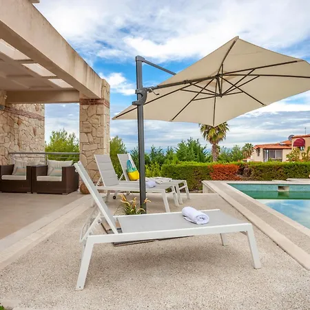 Perfect View Deny With 6 Bedrooms And Heated Pool Hanioti