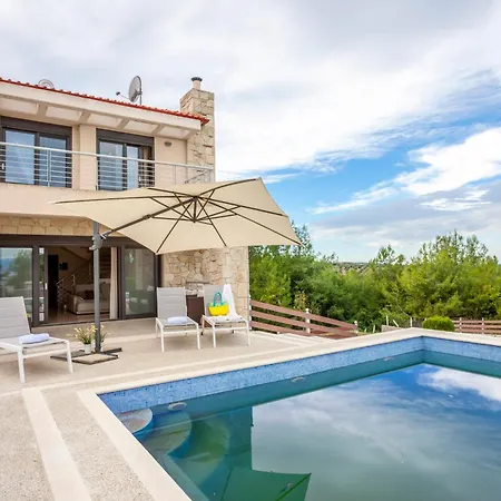 Perfect View Deny With 6 Bedrooms And Heated Pool Villa