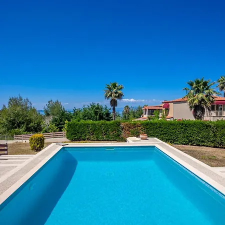 Perfect View Deny With 6 Bedrooms And Heated Pool Villa
