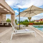 Perfect View Deny With 6 Bedrooms And Heated Pool Chaniotis
